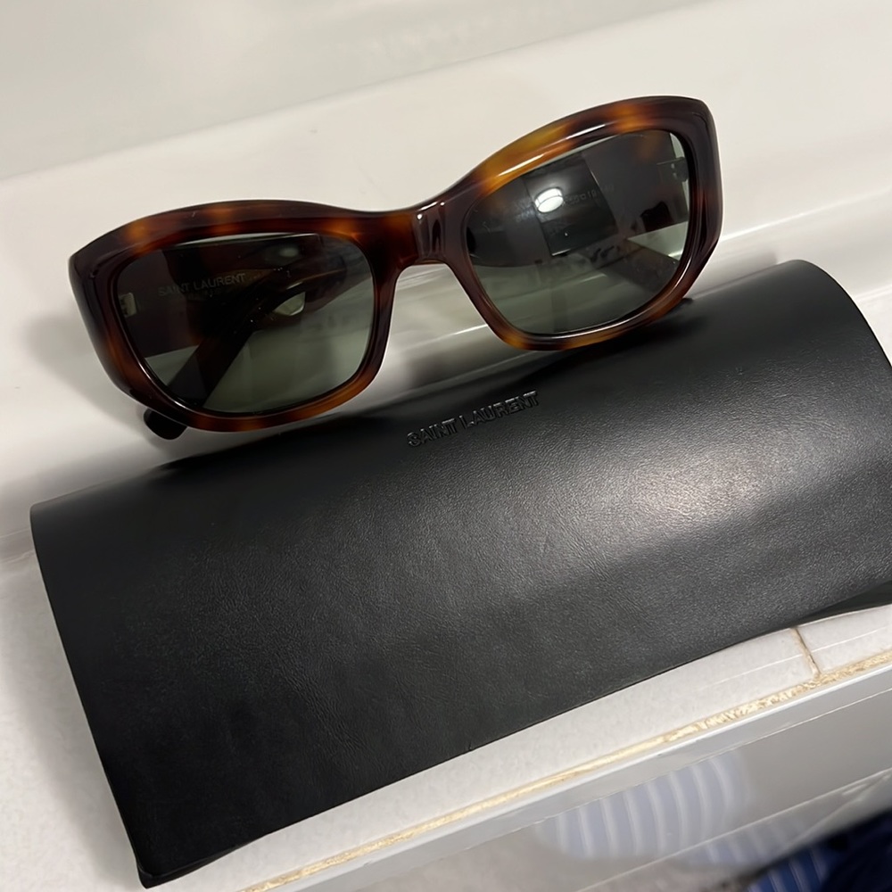 BRAND NEW! Saint Laurent cat-eye sunglasses 
Saddle nose bridge 
Made in Italy - Picture 3 of 4